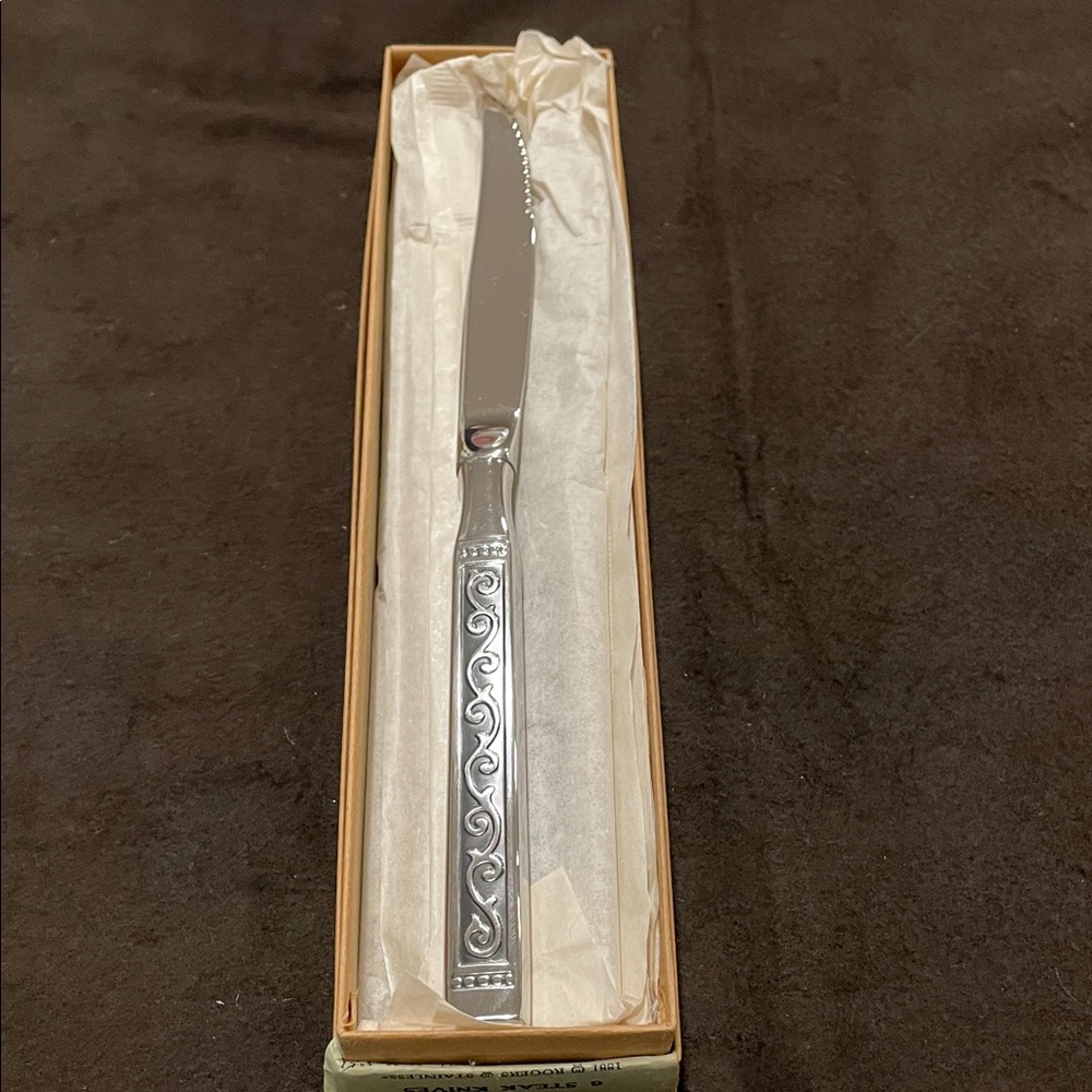 Vintage Oneida Spanish Court Steak Knives